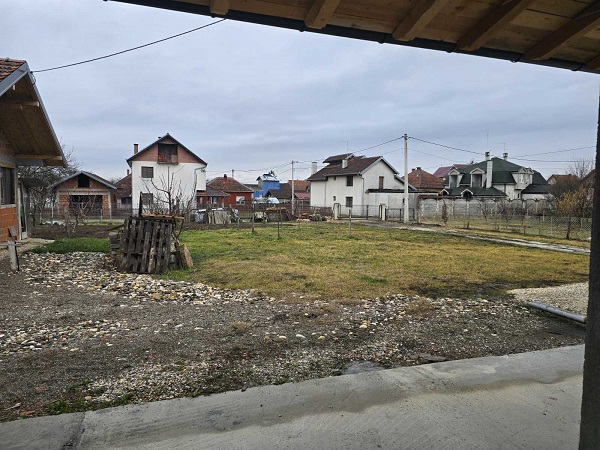 Prodajem domaćinstvo sa dva stambena objekta, Mrčajevci