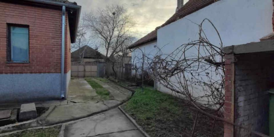 Prodajem porodičnu kuću u Subotici